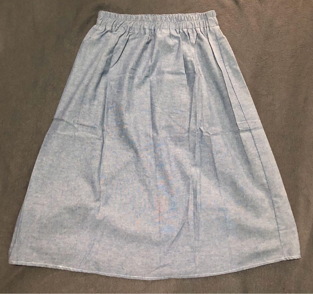Denim Midi Skirt (Category: Skirts) located in Manila. Submitted by dclutterrr (Listing ID 273807521, Image 2). Description: Only used once Good as new Below the knee length Garterized .