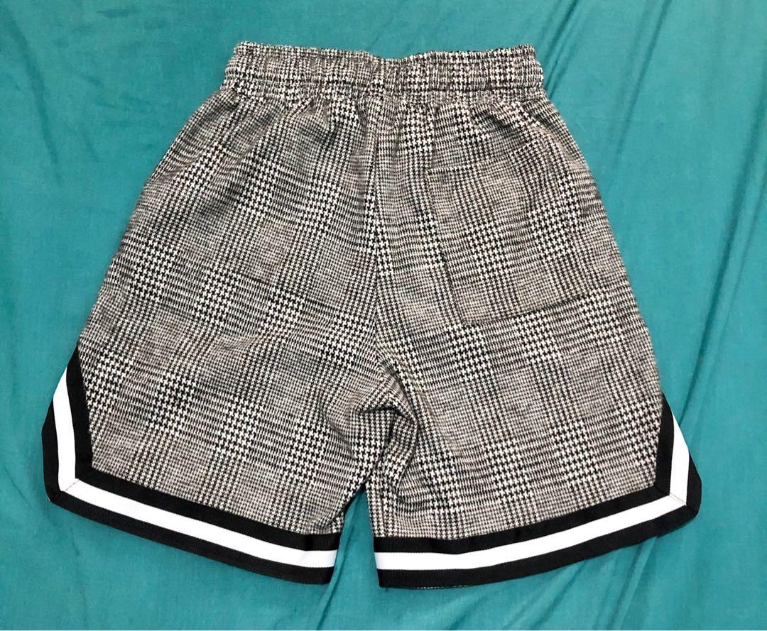 Drawstring Shorts (Category: Shorts) located in Manila. Submitted by dclutterrr (Listing ID 273818674, Image 2). Description: Never been used Super comfy Thick fabric.
