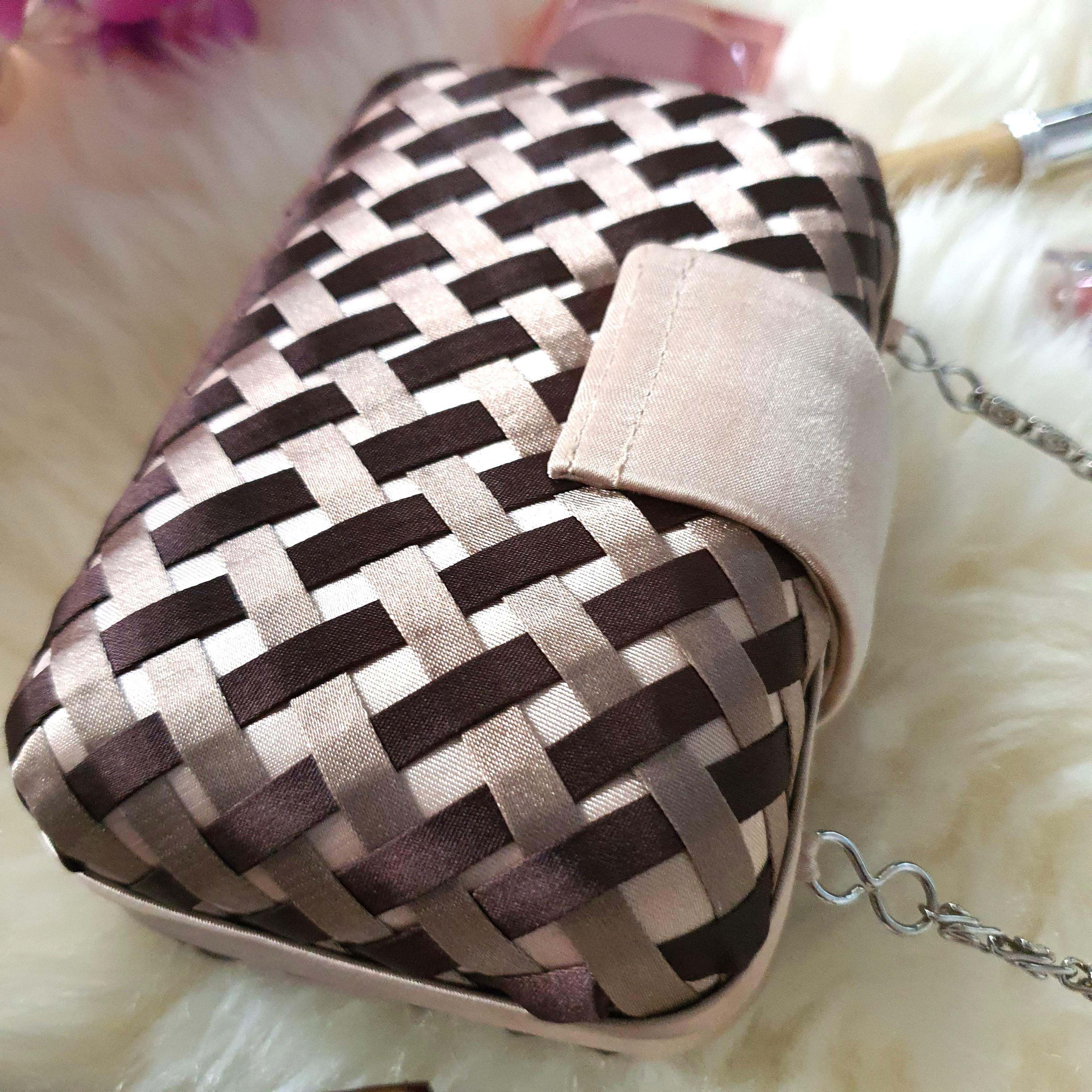 Evening Tiny Winnie Bag (Category: Beach Bags) located in Quezon City. Submitted by chrizcboutique (Listing ID 273812143, Image 2). Description: very cute silk nude bag it can fit those make up which i have shown in the photos. but it doesnt fil big cellphone this can be used for formal affair. this is preloved with sign of usage the condition is still good and ive seen no flaws. ang cute nya sa murang halaga 😅😅.