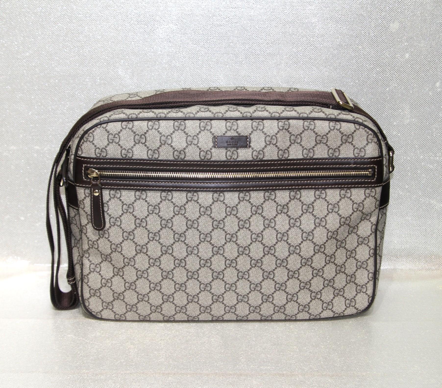 gucci logo sling bag