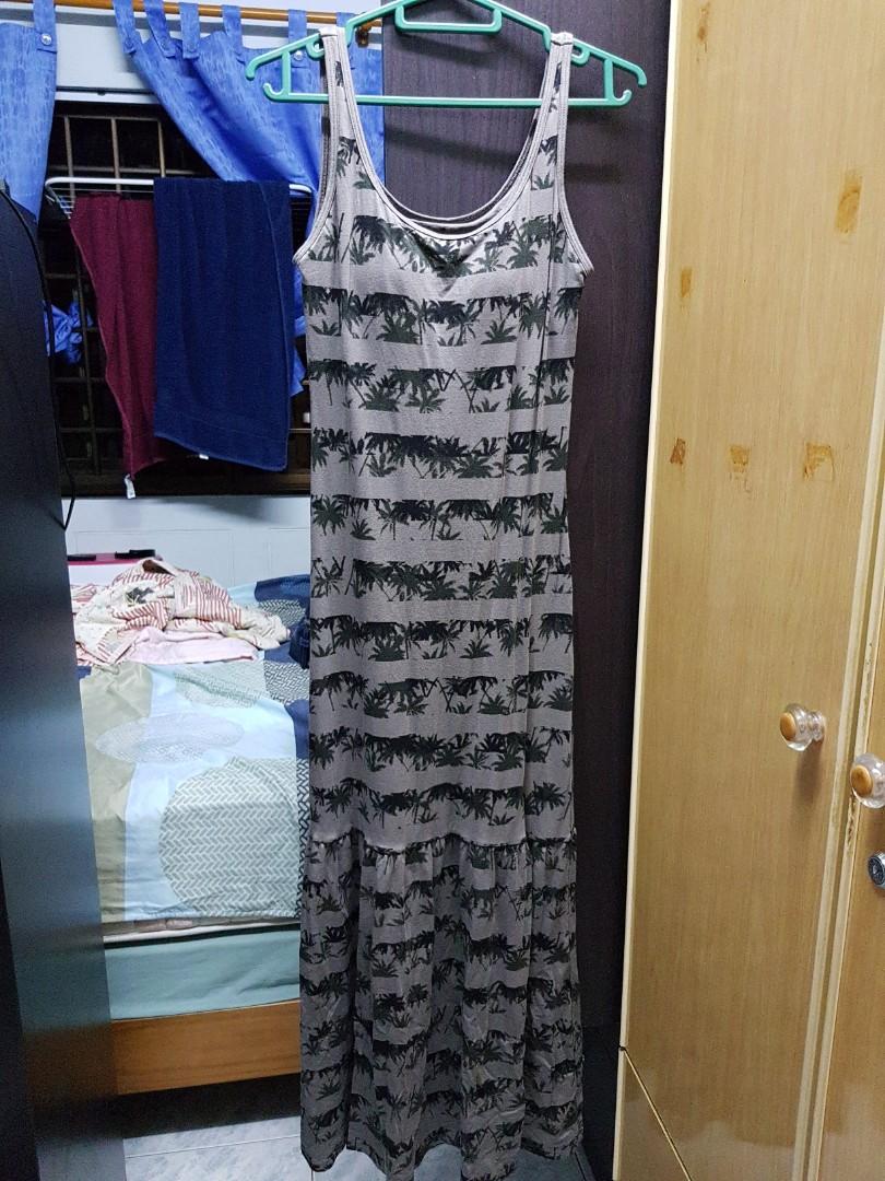 Maxi summer Dress with built-in bra, Women's Fashion, Dresses & Sets,  Dresses on Carousell