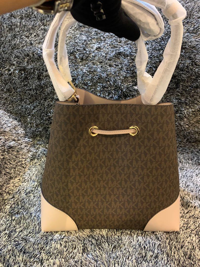 Mk bucket bag medium deals