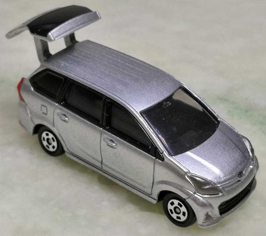 Tomica Toyota Avanza Veloz 車仔, 興趣及遊戲, 玩具& 遊戲類- Carousell