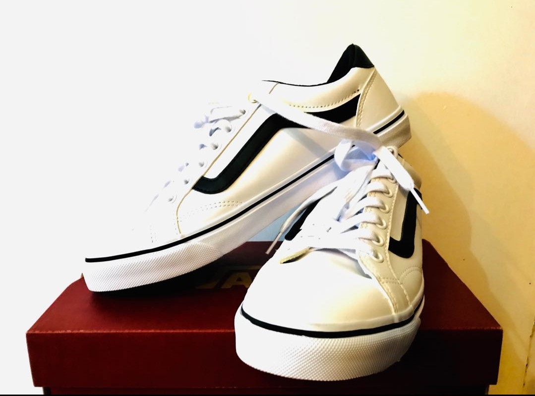 Vans best sale weekly court