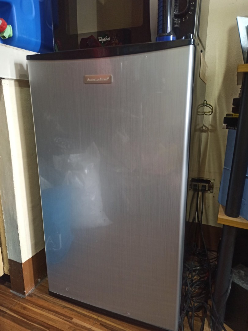 American Home bar fridge, TV & Home Appliances, Kitchen Appliances