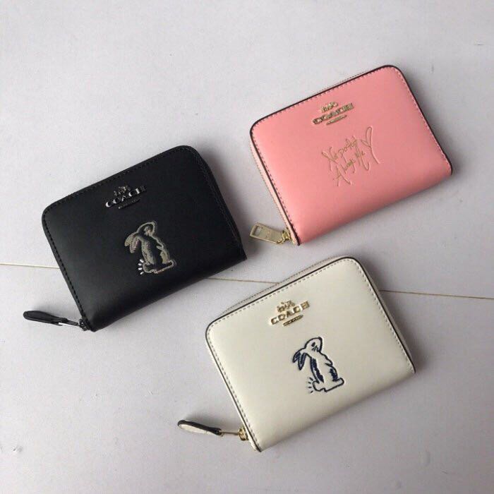 Selena gomez coach wallet new arrivals