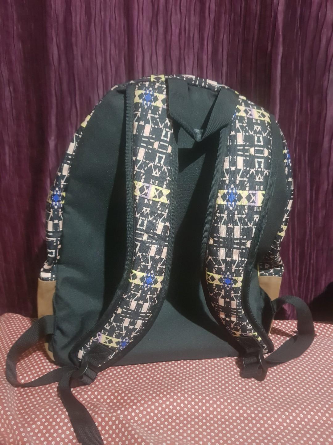 AUTHENTIC ROXY BACKPACK (Category: Backpacks) located in Quezon City. Submitted by hana.queen1212 (Listing ID 274000342, Image 3). Description: Authentic Original Used Excellent Condition Used a few times Rfs: decluttering.