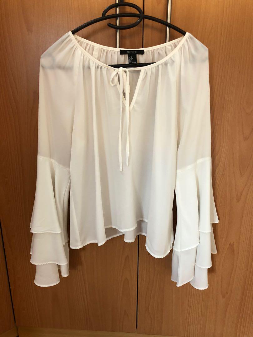 Forever 21 Bell sleeve top (Category: Sleeveless) located in Pasig City. Submitted by chamgo (Listing ID 273996293, Image 1). Description: Pre-loved in good condition. No issues other than that, it’s not my style anymore..