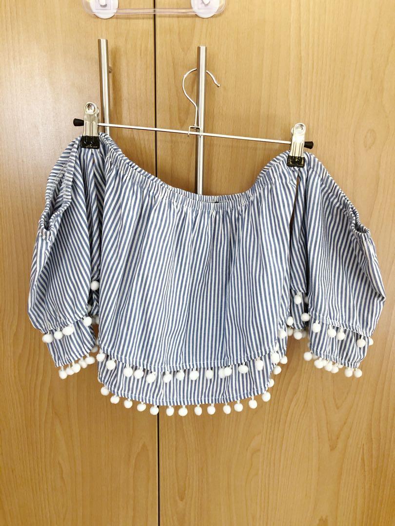 Forever 21 Cropped Off shoulder top (Category: Sleeveless) located in Pasig City. Submitted by chamgo (Listing ID 273997983, Image 1). Description: Pre-loved in excellent condition.
