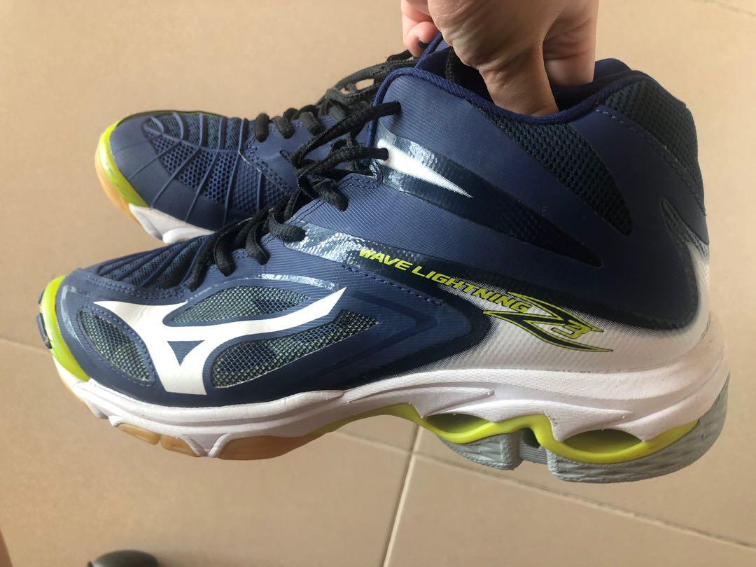 Mizuno high on sale cut volleyball shoes