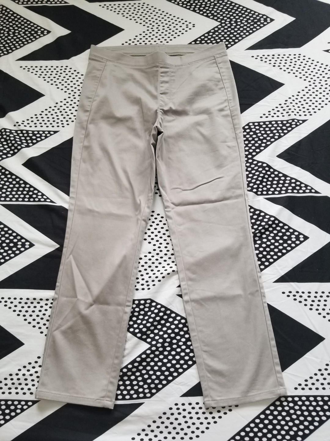 uniqlo cropped trousers
