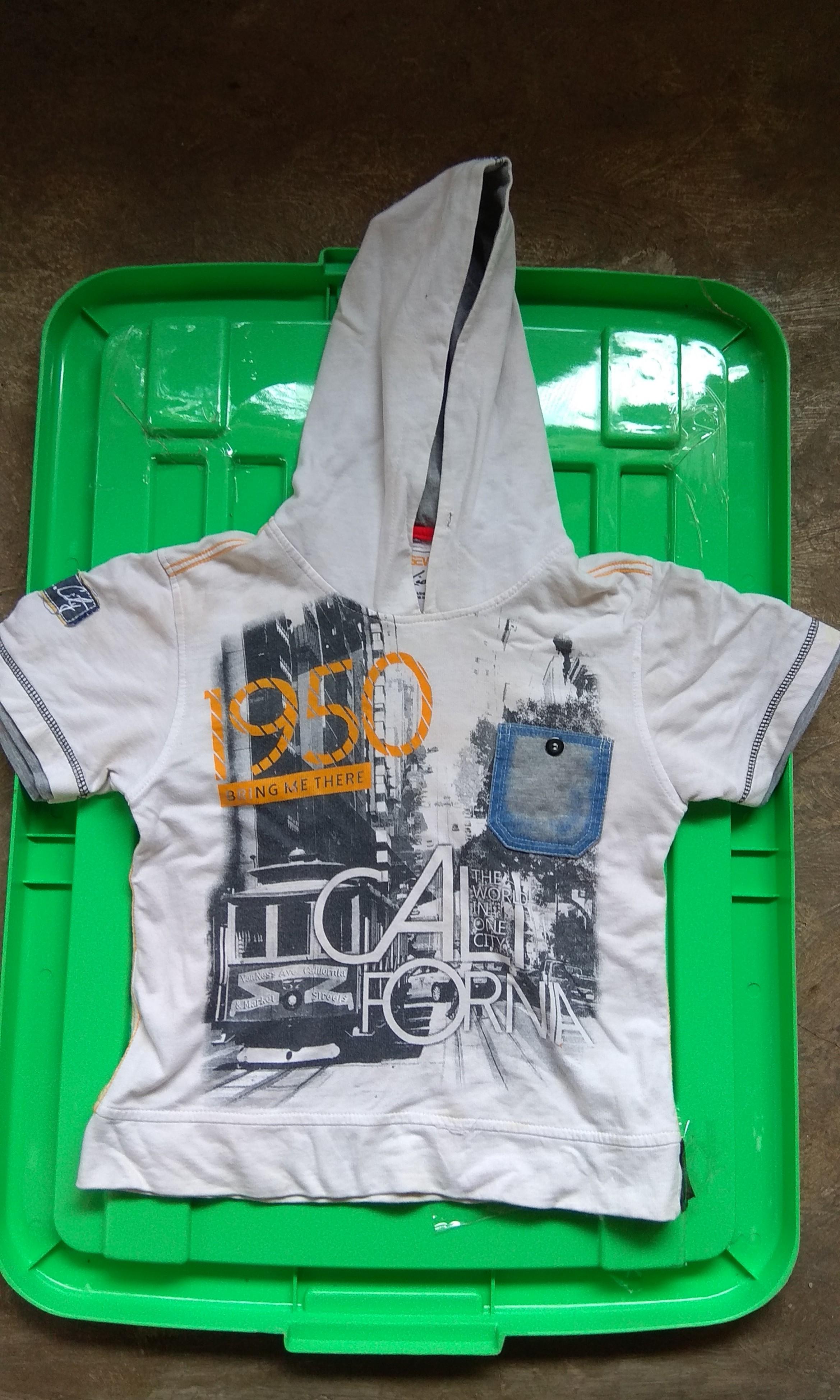 Baju kaos hoodie anak