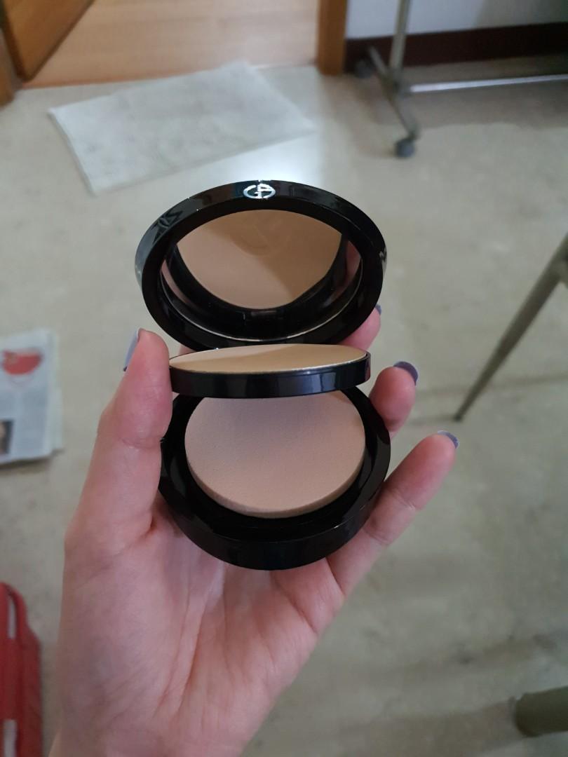 Giorgio Armani Lasting Silk UV compact foundation SPF 32 PA
