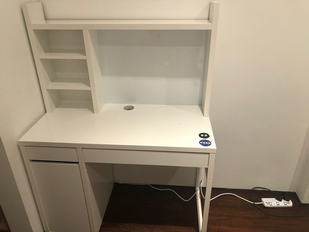 Ikea micke top desk with shelves