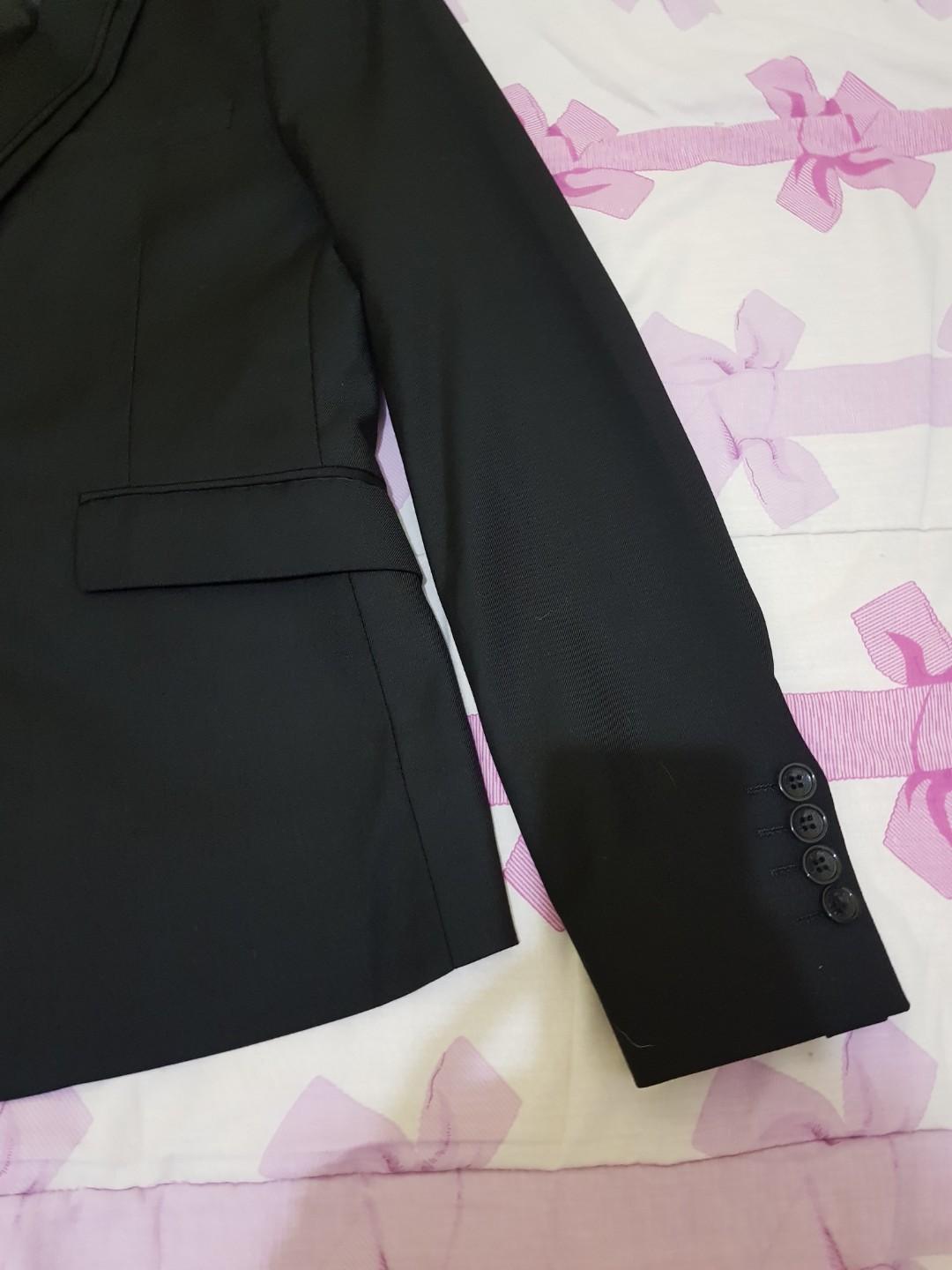 onesimus coat and tie