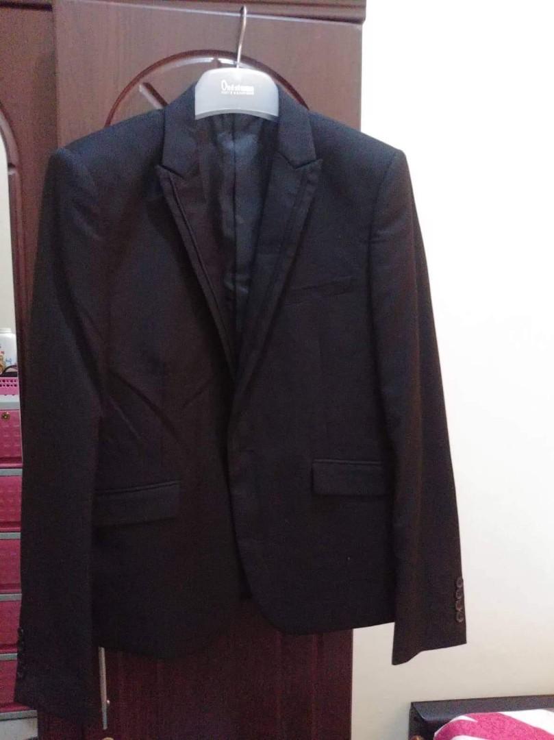 onesimus coat and tie