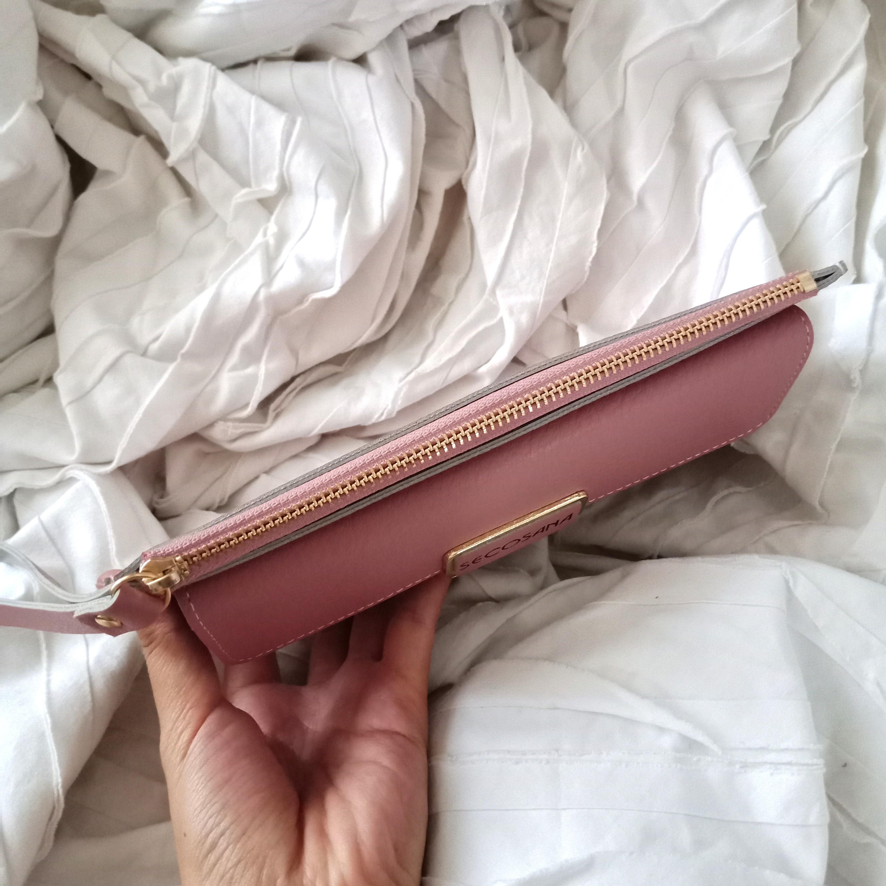 Secosana Wallet (Category: Wallets & Card holders) located in Calamba. Submitted by thrifthappens (Listing ID 274100412, Image 3). Description: Used for a few times only No flaws Good as new Old Rose Color.
