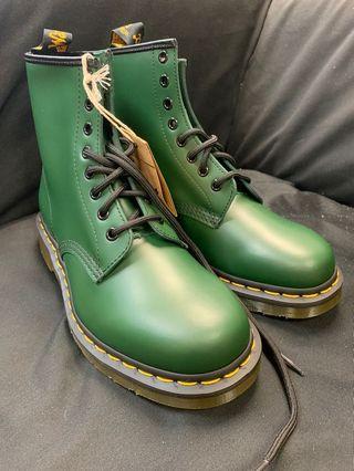 dr martens 1460 smooth green
