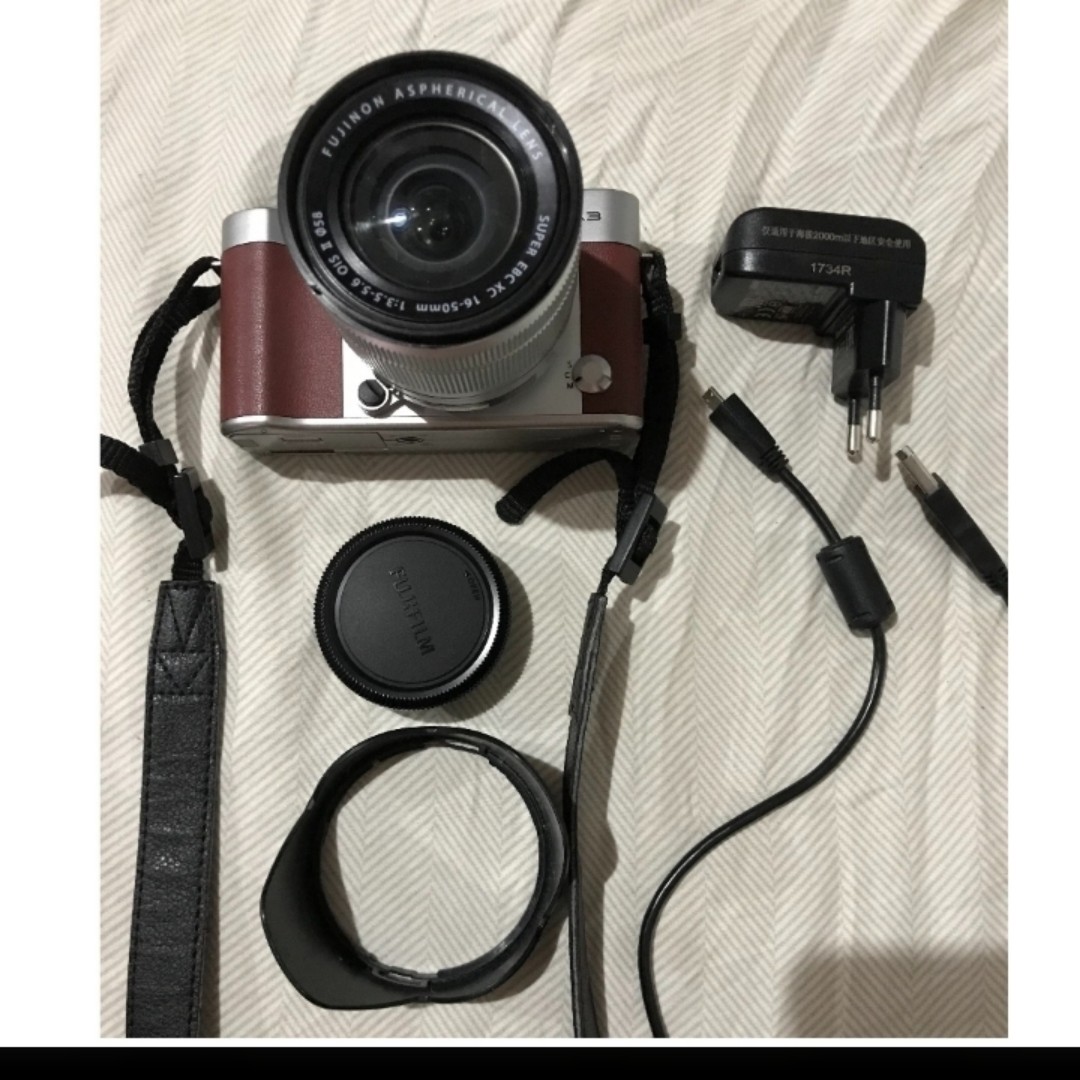 Fujifilm XA3 Mirrorless with 16.50mm kitlens plus Meike 35mm 1.7 lens