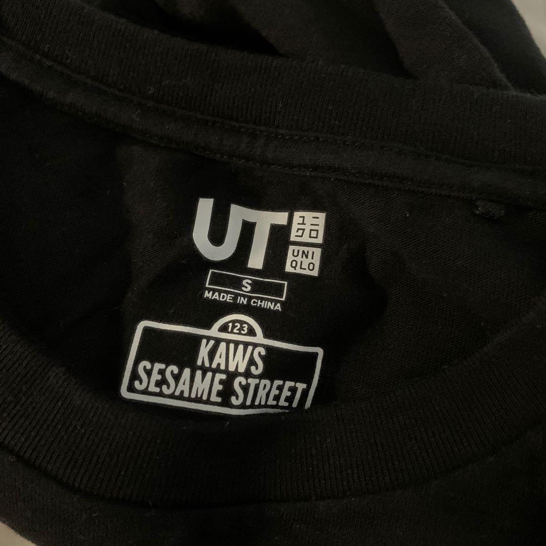 KAWS Uniqlo Sesame street black pocket t shirt, Men's Fashion, Tops ...