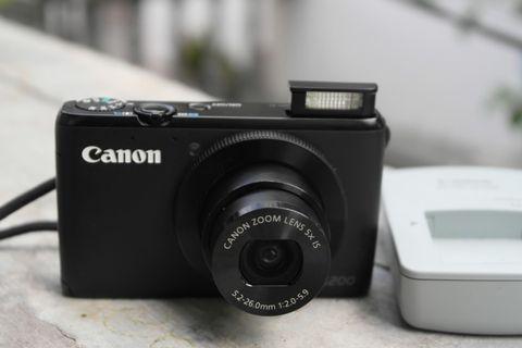 Canon POWERSHOT S200... Digital camera(with WiFi).. Adjustable Ring Lens..HD Video