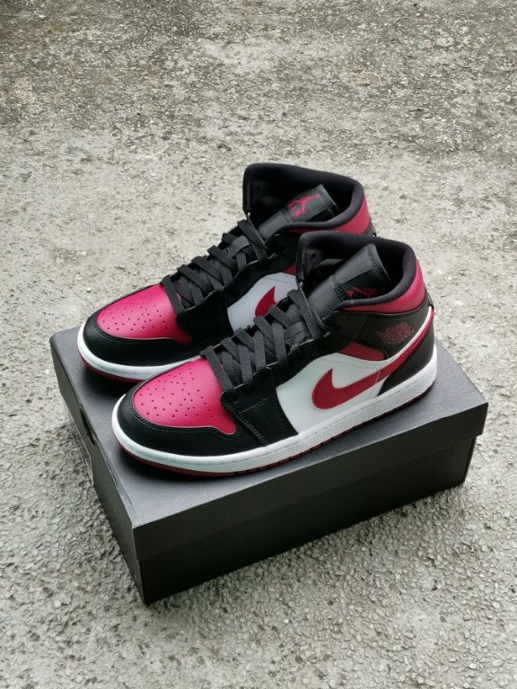 jordan 1 red toe mid