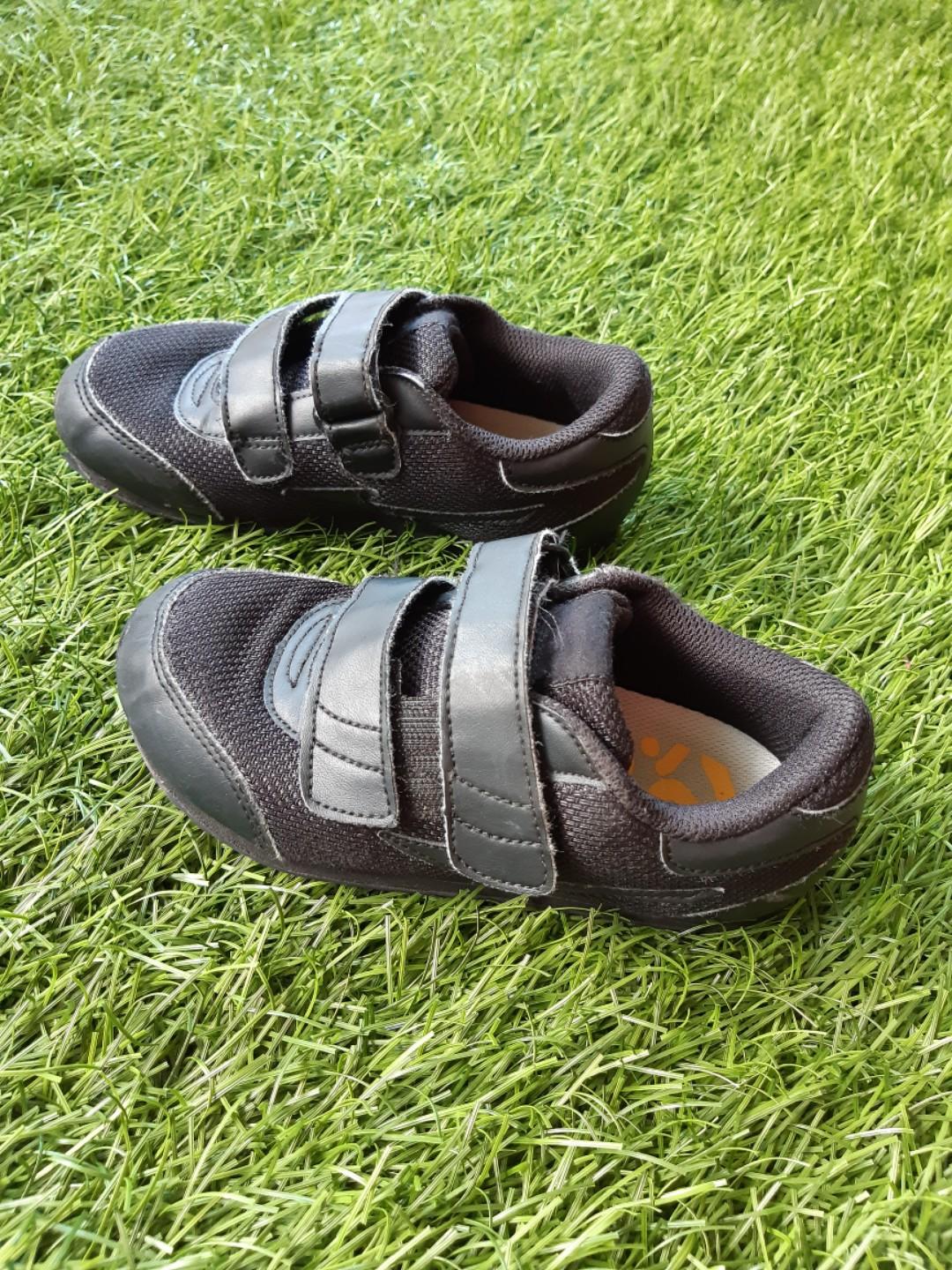 boys black velcro shoes