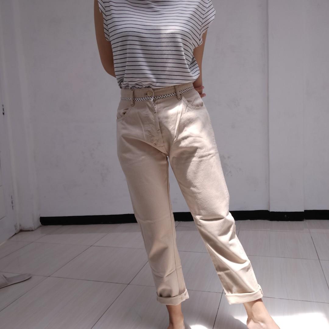 cream boyfriend jeans