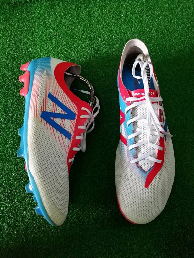 kasut bola new balance