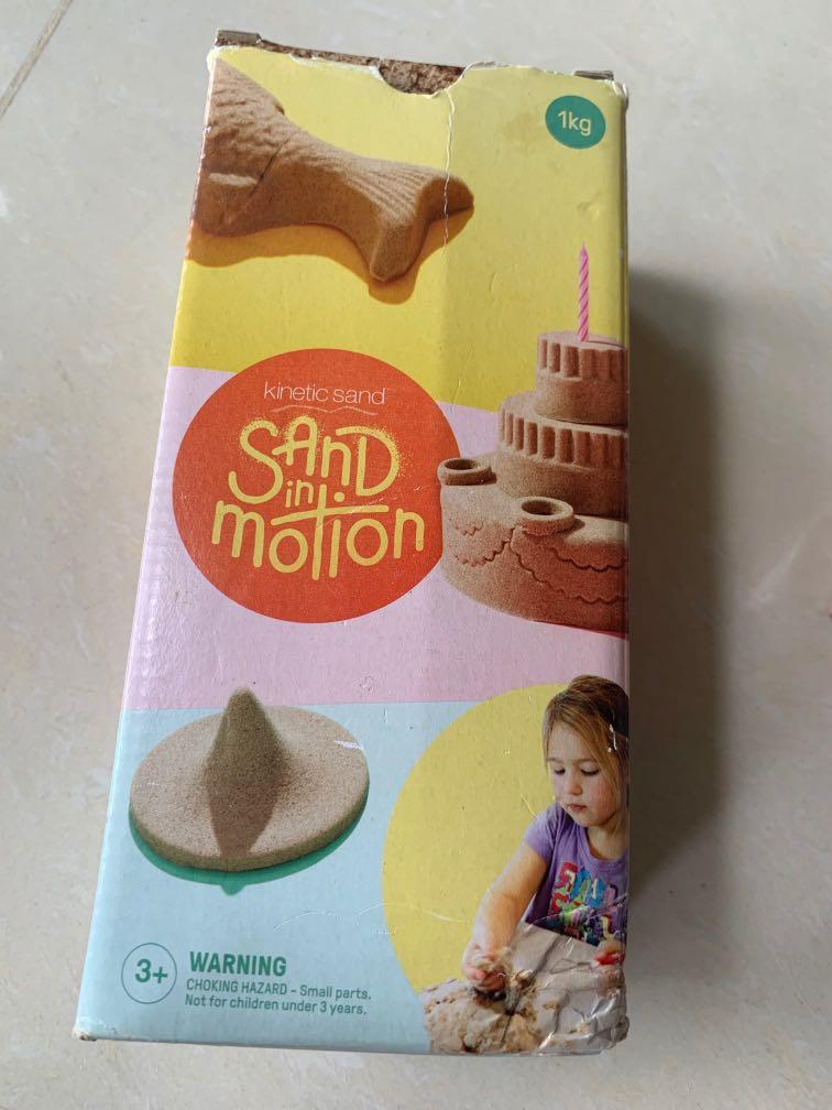 kinetic sand in motion