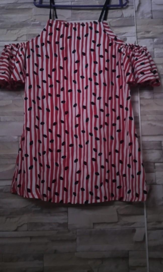 Off shoulder dress (Category: Dresses) located in Manila. Submitted by chum8 (Listing ID 274441798, Image 2). Description: Printed off shoulder dress good as new.