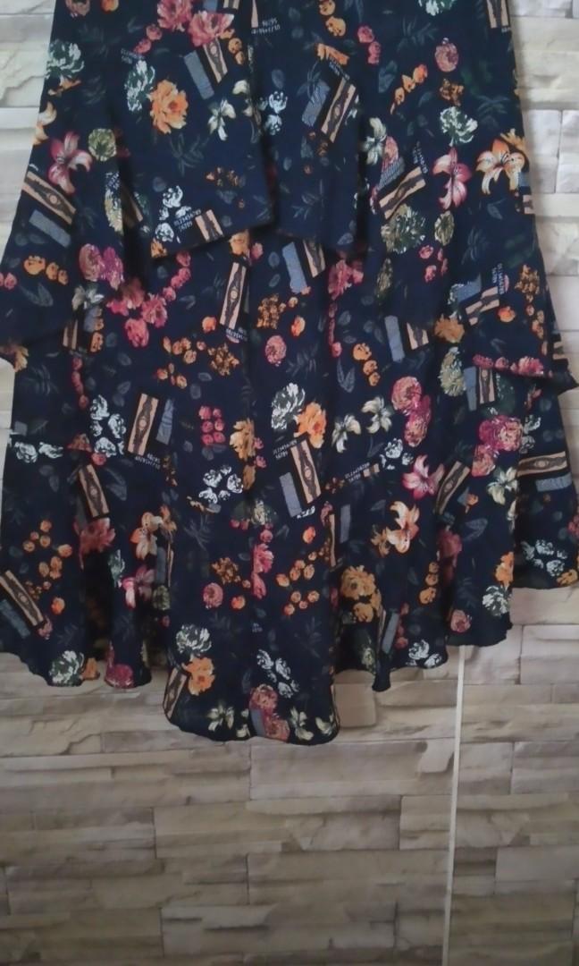 Printed layered skirt raffled skirt (Category: Skirts) located in Manila. Submitted by chum8 (Listing ID 274443547, Image 2). Description: Super cute and elegant skirt Raffled skirt.