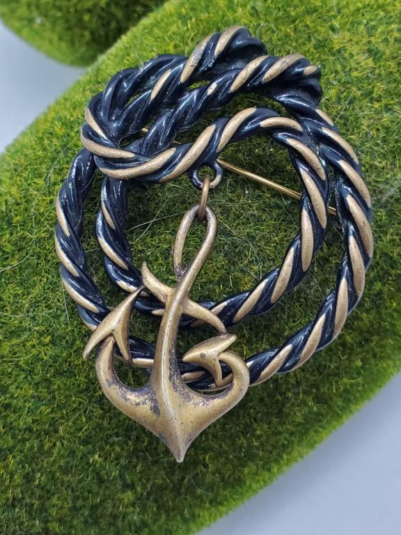M jent brooch deals