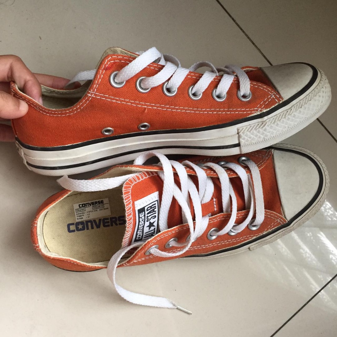 sepatu converse orange