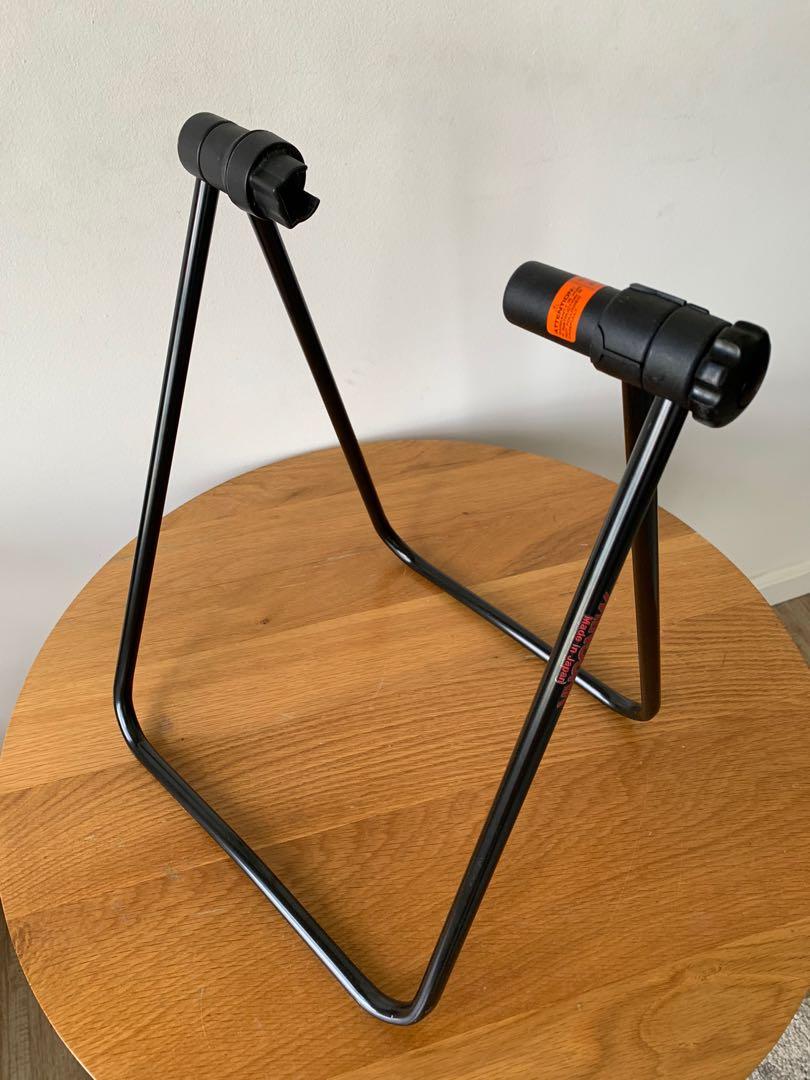 2 Minoura Made in Japan Bike Storage Stands, Sports Equipment, Bicycles