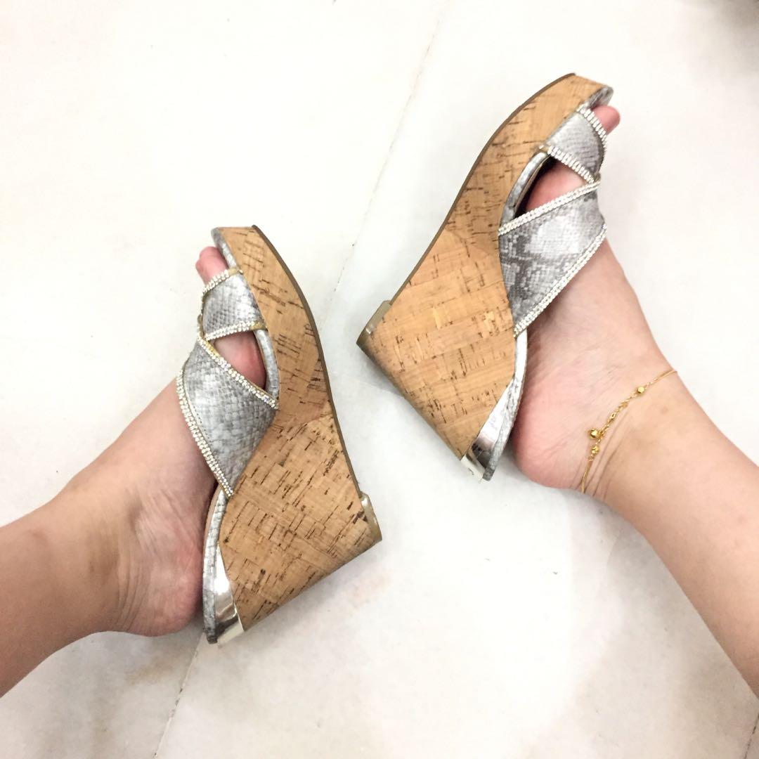 Guess eleonora wedge sandal hot sale