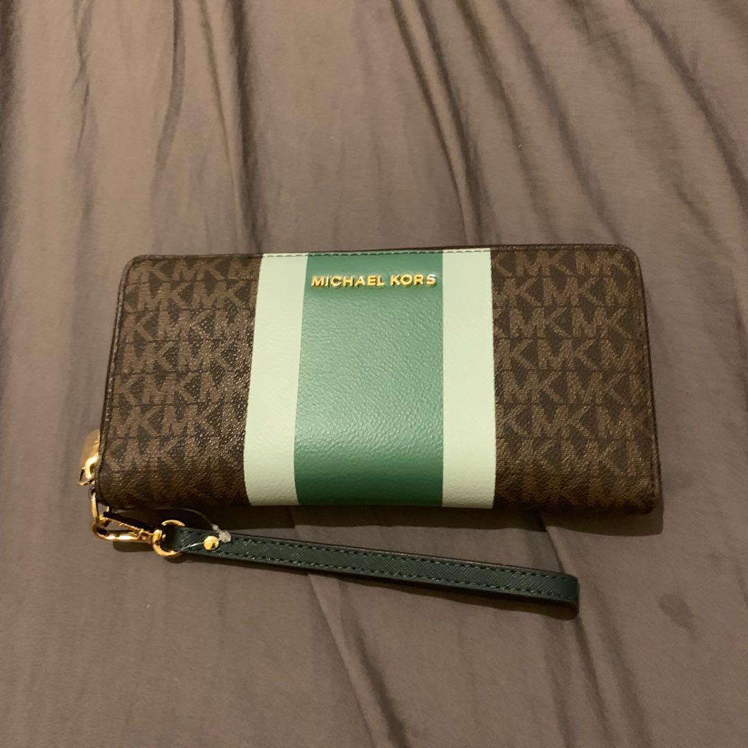 Authentic mk wallet (Category: Wallets & Card holders) located in Agoo. Submitted by camastyle (Listing ID 274614686, Image 1). Description: .