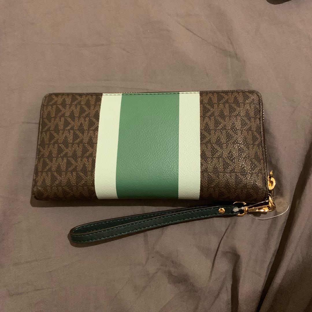 Authentic mk wallet (Category: Wallets & Card holders) located in Agoo. Submitted by camastyle (Listing ID 274614686, Image 2). Description: .