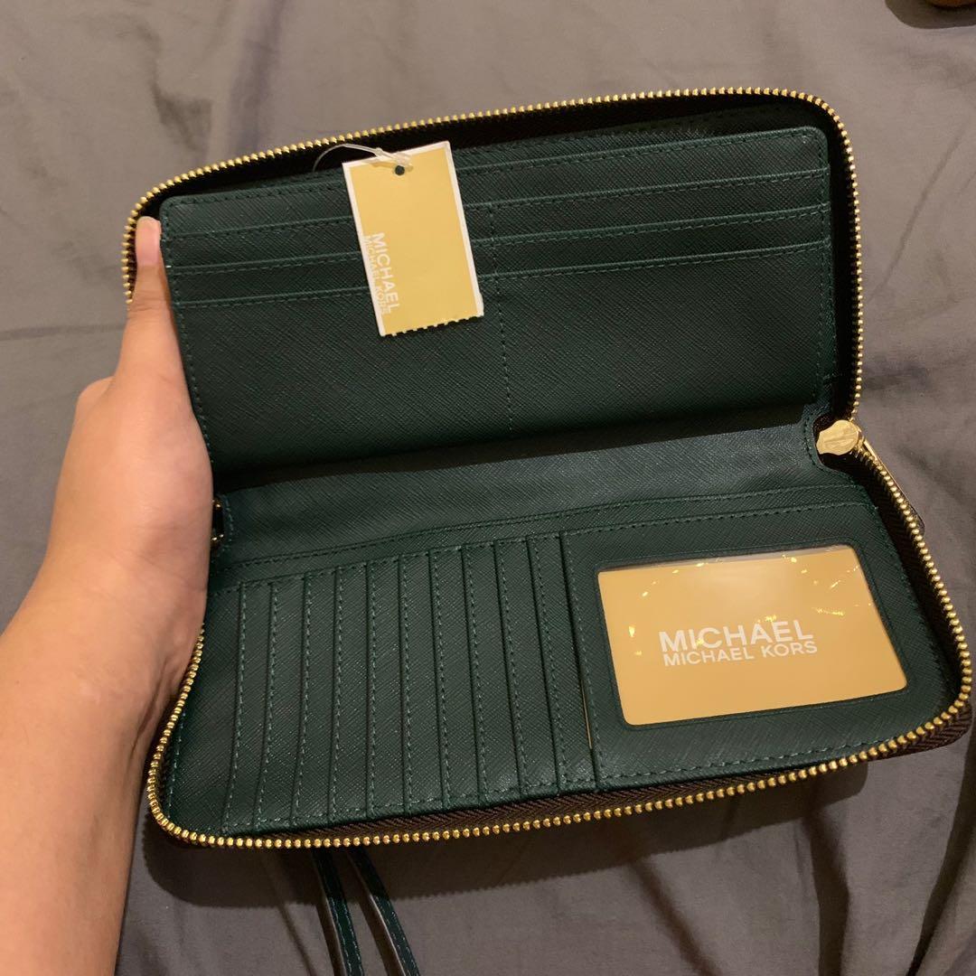 Authentic mk wallet (Category: Wallets & Card holders) located in Agoo. Submitted by camastyle (Listing ID 274614686, Image 3). Description: .