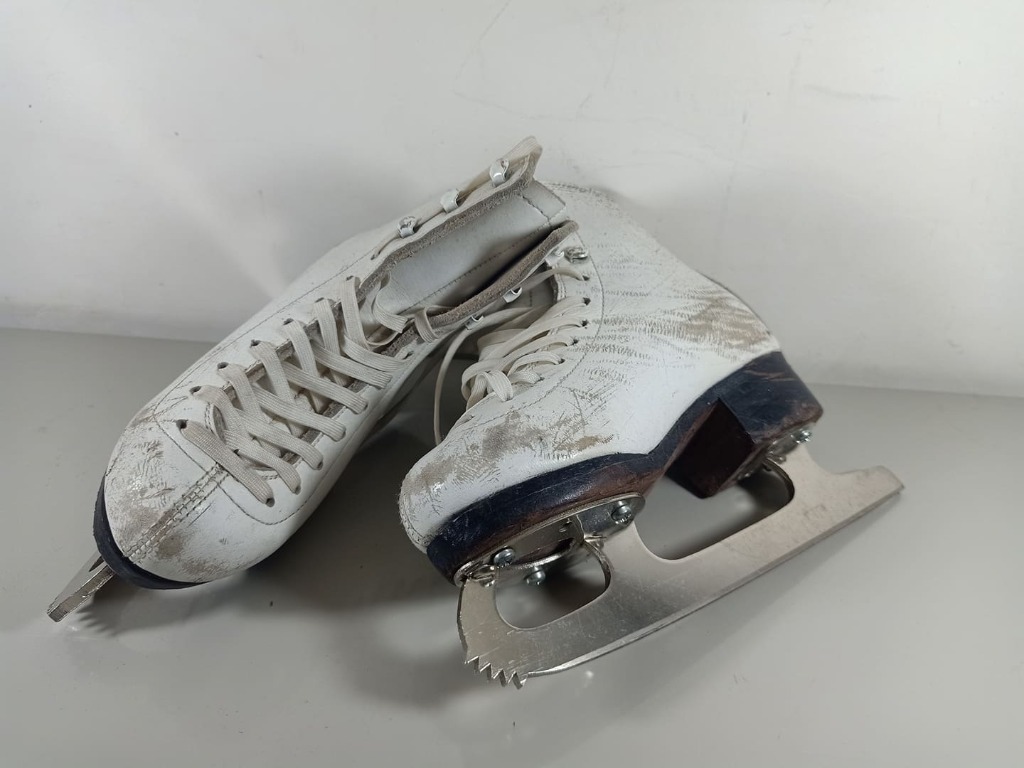 ice skating shoes blade