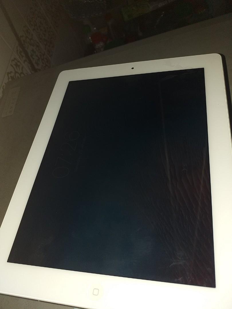 Ipad 2 (Category: iPad) located in Singapore. Submitted by noeljay (Listing ID 274517178, Image 2). Description: ipad perfect working condition 9.7/10.