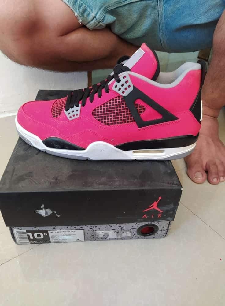 Jordan 4 retro toro bravo size 10, Men 