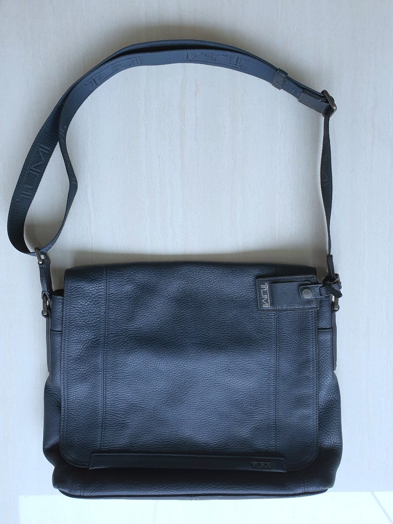 Tumi Original Messenger Bag Dark Blue Leather, Fesyen Pria, Tas