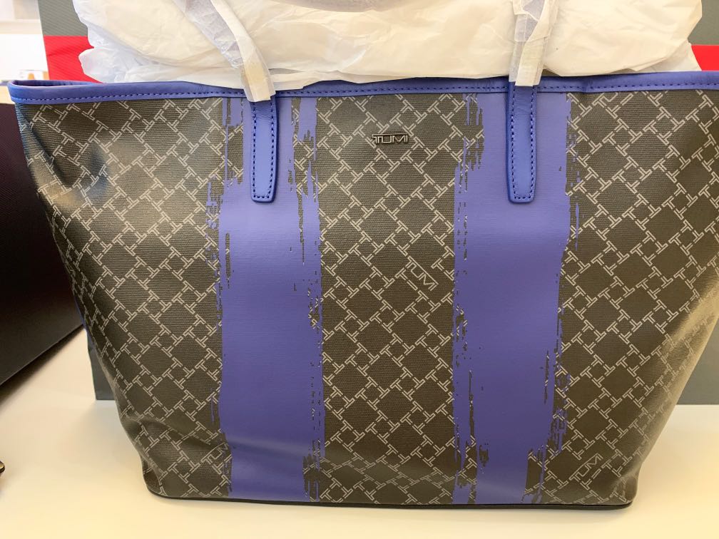 tumi small tote
