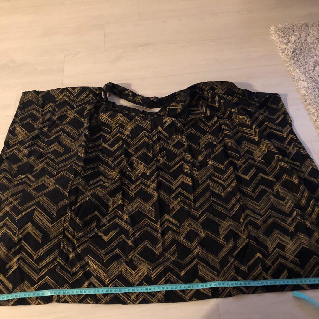 nursing cover with window