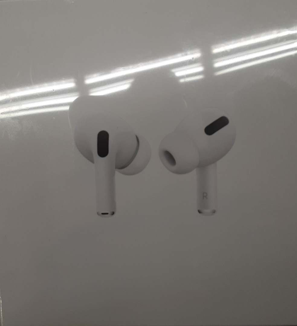 Apple air pods pro new in box