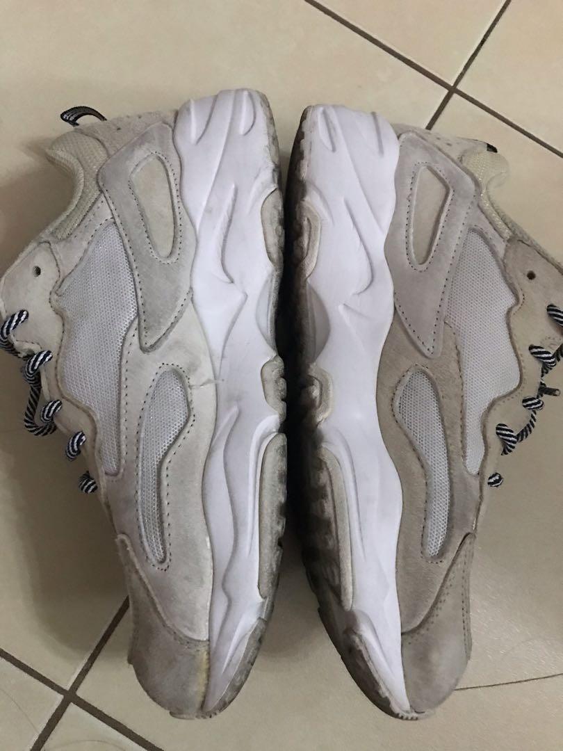 Authentic Fila Ray Tracer Beige Womens (Category: Sneakers) located in Taguig. Submitted by foxymom (Listing ID 274727840, Image 3). Description: Very comfy eventhough it is bulky Meet up only in BGC on weekends.