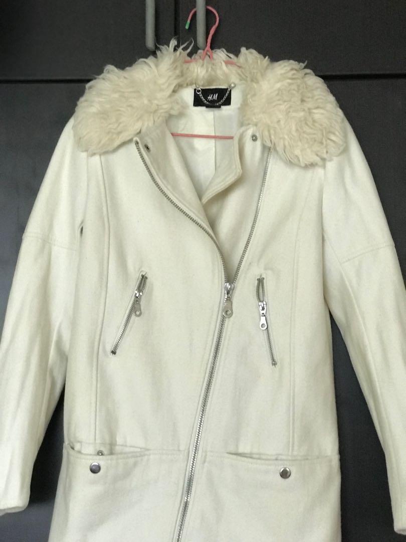 Beige Jacket (Category: Coats, Jackets and Outerwear) located in Singapore. Submitted by mary0489 (Listing ID 274644365, Image 5). Description: Used once during Winter trip in Korea Can use during Autumn or Winter or anywhere very Warm and comfortable to wear...Nice For Picture also....