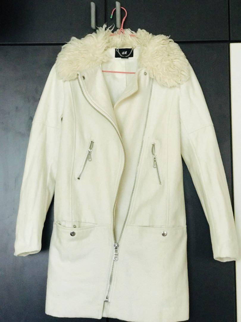 Beige Jacket (Category: Coats, Jackets and Outerwear) located in Singapore. Submitted by mary0489 (Listing ID 274644365, Image 1). Description: Used once during Winter trip in Korea Can use during Autumn or Winter or anywhere very Warm and comfortable to wear...Nice For Picture also....