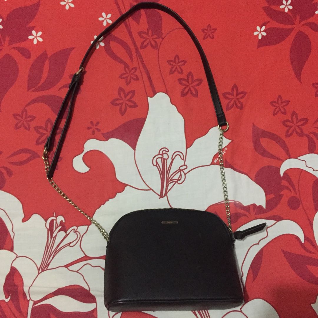 Bershka Sling Bag, Fesyen Wanita, Tas & Dompet di Carousell